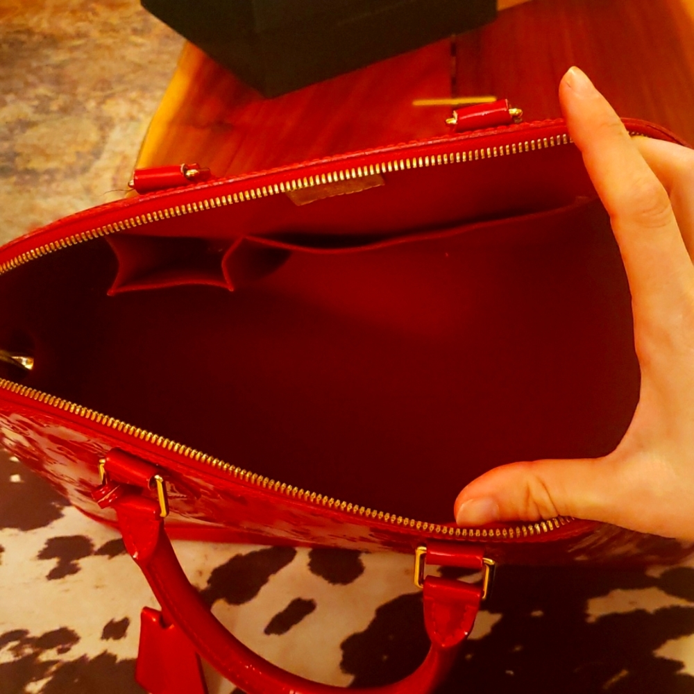 Louis Vuitton - Picture 6 of 6